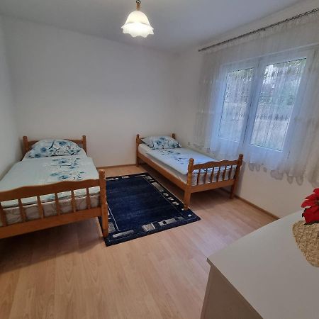 Apartment And Room Panorama Мостар Екстериор снимка