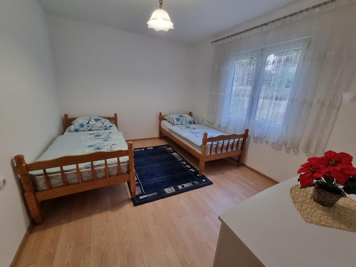 Apartment And Room Panorama Мостар Екстериор снимка