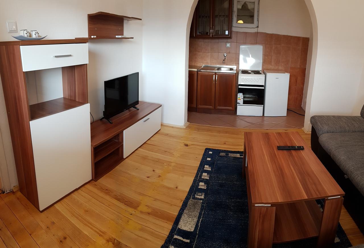 Apartment And Room Panorama Мостар Екстериор снимка