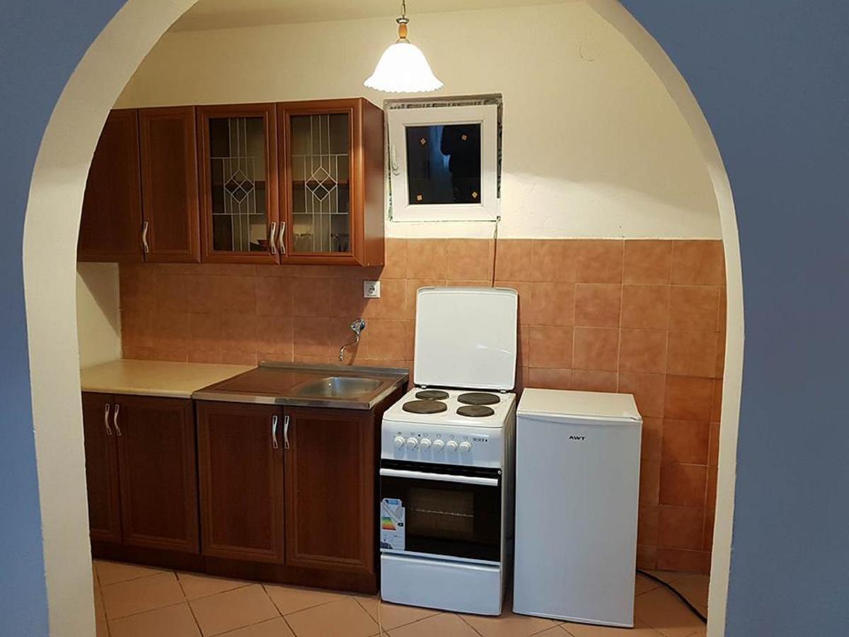 Apartment And Room Panorama Мостар Екстериор снимка
